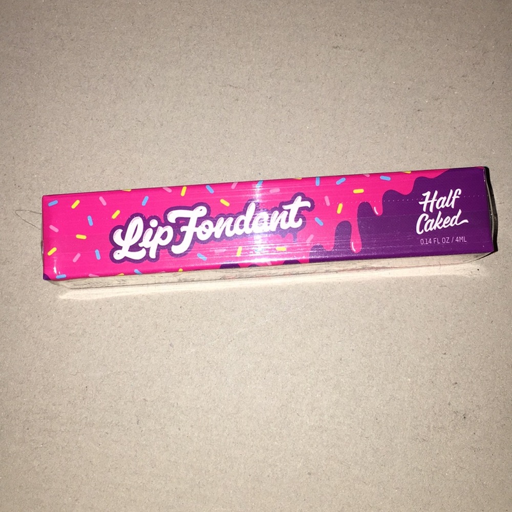 Half Caked Lip Fondant